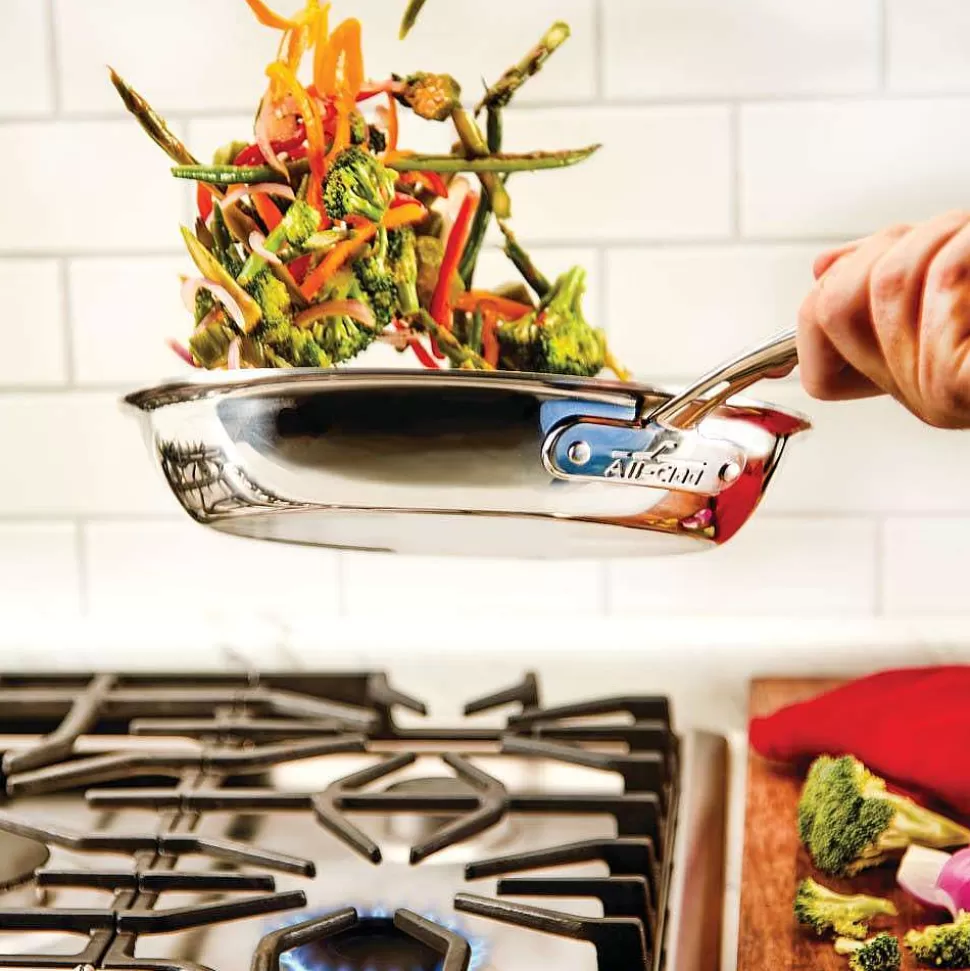 All-Clad Sauce Pans & Sauciers<D3 Stainless Everyday 3-Ply Bonded Cookware, Sauce Pan With Lid, 3 Quart